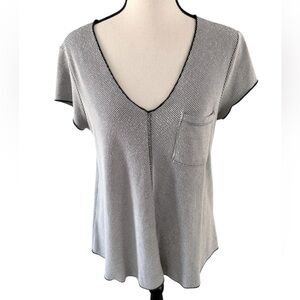 Urban Romantics Black White Stripe Short Sleeve V-Neck T-Shirt Size Small